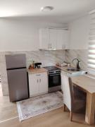 Elena Airport Apartments