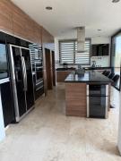 Casa estilo cabaña con alberca infinita climatizada