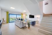Alvor T2, Vista Rio, Piscina, AC e WiFi - 6 Pessoas