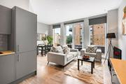Coulsdon Retreat - 2 BR - Sleeps 4 - Balcony