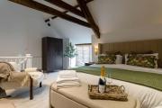 Old Coombe Cottage by Must Stay Again - super king bed, free parking, central Tetbury