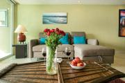 Grand Venetian Beachfront Condo with Cool Views King Bed