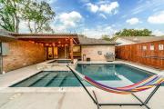 Gorgeous and Cozy Houston home with a private Pool
