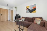 Brązowy Apartament z Ogródkiem Blisko Plaży i Parku Wodnego by Noclegi Renters