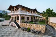 SaffronStays Tikrola Retreat, 2BR Stay with Mountain Views