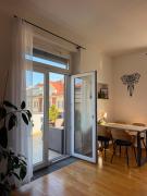 City Glow Family Apartment With Terrace Near The City Center - Self Check in