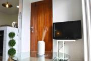 Cozy Manor, modern apt with 24h security, Balcony