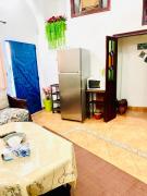 Cosy appartement avec patio au centre ville, bien équipé, Fibre haut débit