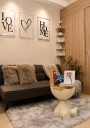 Grey & Wood 1BR with Pool View Shore 2 Near MOA