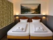 Hotel & Restaurant Heidekrug 24h Check-in, Pinneberg, Free Parking and WiFi