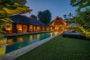 Balinese Villa - 16m Pool - Gardens - 5 Min Beach