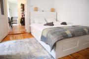 Tudors Old Town Apartment