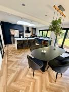 Top East Horsley