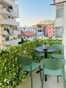 Elegante Apartment Center
