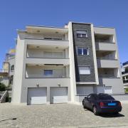 Apartments with parking space Primosten - 27867