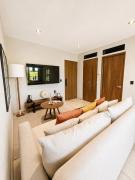 Hacienda 3BR Pool, Parking & Padel Heushaven