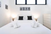 5 min walk to M1 metro - Private Suite - CityLife