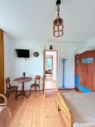 Cozy house with garden for rent in the center of Oni