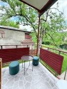 Cozy house with garden for rent in the center of Oni