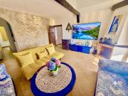 Beautiful 2 Bedroom Apartment with Pool and Beach