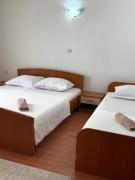 Rooms Ajllin