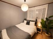10 minutes from Hongik University Station, 5 minutes from Yonsei University