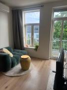 Modern Design Apartment with Balcon