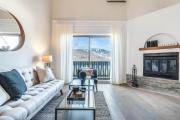 Bright & Modern Lac Tremblant Condo with Views