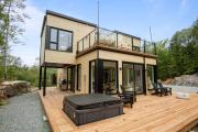 Ultra Luxurious Modern Chalet Private Jacuzzi