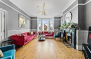 Robin Hoods Bay Escape - 7BR, Hot Tub & Parking