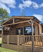 Nieuw!!Compleet nieuw luxe ingericht chalet MET AIRCO en panorama uitzicht over het lauwersmeer