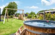 Beautiful Home In Voorthuizen With Wifi