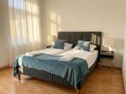 Central Belvedere private rooms in shared Aprt - 12 min from City Center