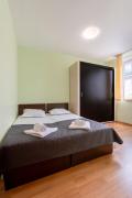 One-Bedroom Apartment in the City Center