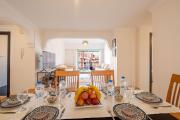 Beautifully situated facing the Jardin Majorelle Pool & Parking
