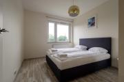 Sunny Apartment with a Balcony & Parking Close to the Beach by Noclegi Renters