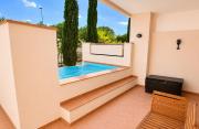 Luxury modern apartment with private plunge pool Casa Malasia