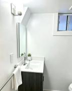 Fully Private Basement Suite Private Entrance Kitchen Bathroom Free Parking Near Oakwood Station TTC Hwy 401