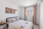2BDR Apt with Pool Stunning Sunset 300m Beach
