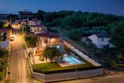 Villa Lumina - pool, garden and outdoor fireplace