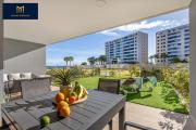 Garden Breeze Punta Prima, 2min beach walk, family Friendly, 3 Pool a Garden, jacuzzi