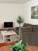 Remodeled apartment, park and 2 parking spaces