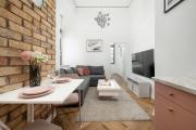 Stylish Apartment with a Desk and 2 Bedrooms in Wrocław by Noclegi Renters