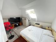 Hill View Apartment - 2 rooms with Free Parking