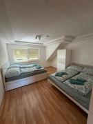 3 Bedroom Central Premium Apartment - Free Parking