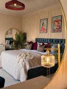 Stylish 5BR Retreat Luxury Stay Darlington