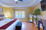 Private Rooftop Group Suite near Oriole Park - Eglinton Hotel