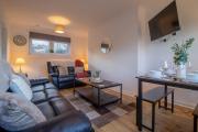 Raeburn House- 3 Bedrooms, 2 Bathrooms in Hamilton