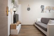 Elegant 2-Bedroom Near Metro, Walk to Colosseum