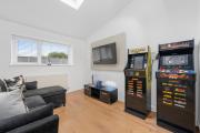 Luxury 6 BR Home with Cinema and Games Room, Sleeps 16, Ideal for Families & Groups